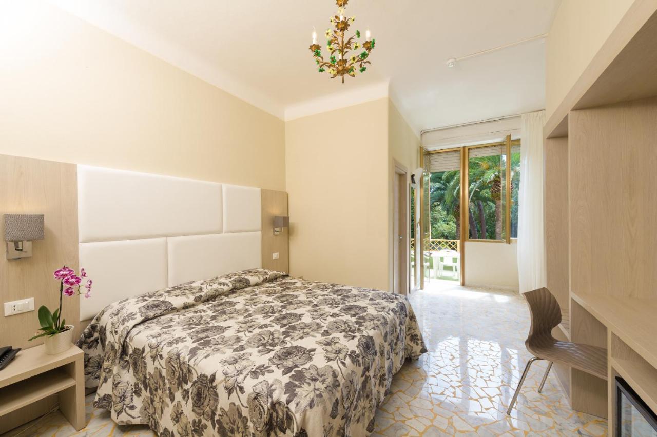 Albergo Battelli (Adults Only) Marina di Pietrasanta Dış mekan fotoğraf