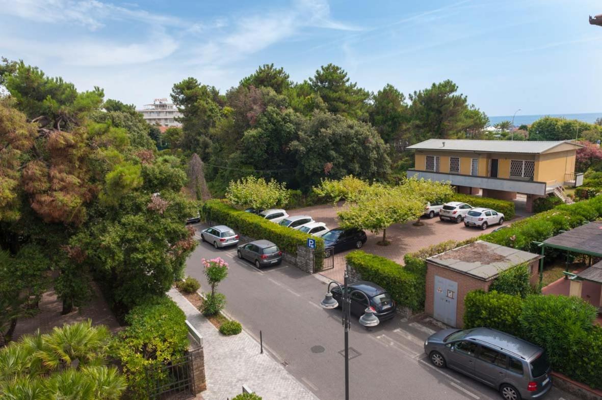 Albergo Battelli (Adults Only) Marina di Pietrasanta Dış mekan fotoğraf
