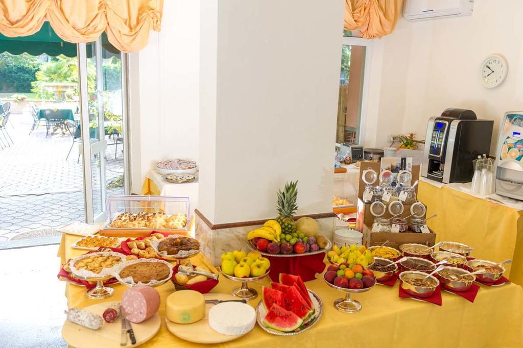 Albergo Battelli (Adults Only) Marina di Pietrasanta Dış mekan fotoğraf