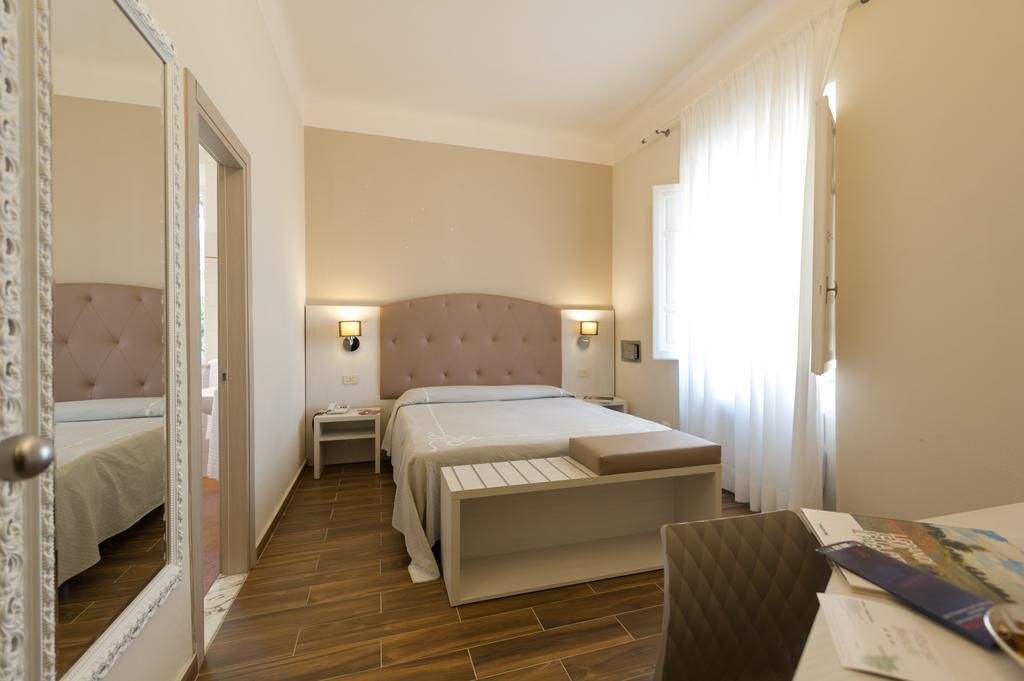 Albergo Battelli (Adults Only) Marina di Pietrasanta Dış mekan fotoğraf